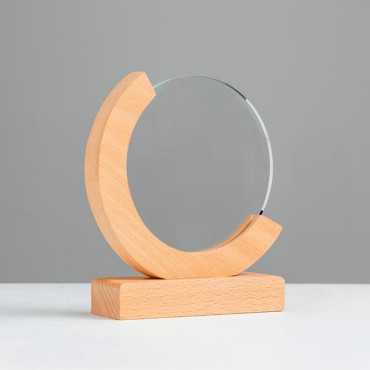 Trofeo en forma de globo en madera y cristal con caja de presentación